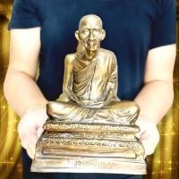 ราคา หลวงพ่อเกษม เขมโก ปี2518 สุสานไตรลักษณ์ จ.ลำปาง (หน้าตัก5นิ้ว สูง18ซม.)เนื้อทองเหลืองผสมชนวน B (20832047378)