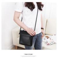 ราคา กระเป๋าหนังสะพายข้างสีดำ (386541111)