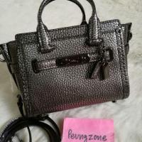 ราคา coach swagger 15 size จิ๋ว งาน shop หนังแท้ สีเงิน gunmetal น่ารักมากๆ มาพร้อมถุงผ้า (744749733)