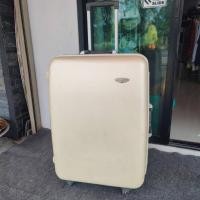 ราคา กระเป๋าเดินทางมือสอง American Tourister ขนาดใหญ่ 34 นิ้ว สภาพดี! (42502339392)