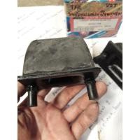 ราคา ยางกันกระแทก ปีกนก ล่าง อีซูซุ TFR Isuza ( 2 ลูก ) ยาง กันกระแทก ปีกนก (18103747075)