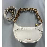 ราคา [ มือ2 ] กระเป๋าสะพาย charles & keith สีขาว (41517125347)