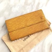 ราคา Used lv sarah wallet epi (1990803493)