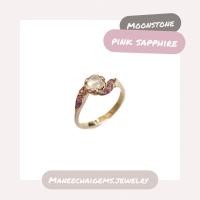 ราคา แหวนเงินแท้ 925 แหวนฝังพลอยมุกดาหาร(Moonstone:มูนสโตน) ด้านข้างฝังพิงค์แซฟไฟร์ (16318480760)