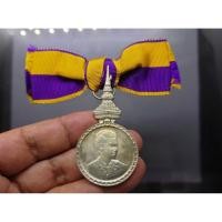 ราคา เหรียญ ที่ระลึก พระราชพิธี สถาปนาสมเด็จพระเทพ ฯ พระเทพ เนื้อเงิน พร้อมแพ ร แถบ แบบผู้หญิง พ.ศ.2520 #ของสะสม (24181684260)