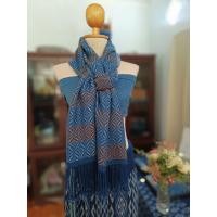 ราคา ผ้าพันคอทอมือย้อม​คราม​และ​ย้อมสี​ธรรมชาติ​ลายดอกลิลลี่​ (42257026687)