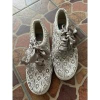 ราคา รองเท้าผ้าใบหุ้มข้อ ลายลูกไม้ เบอร์40 สภาพดี (มือ2 ของแม่ค้าเอง) (44153960359)