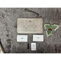 ราคา กระเป๋า Coach รุ่น Large Wristlet In Signature Canvas ขนาด 7.8 นิ้ว (28939456773)