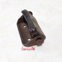 ราคา บานพับที่นั่ง Honda Astrea 800 มือสองเดิม (21780405658)