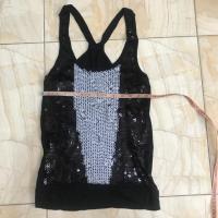 ราคา #เสื้อยืดสีดำมือสอง มีเลื่อมสี่เหลี่ยม #แบรนด์แท้mango สภาพดี (6840059030)