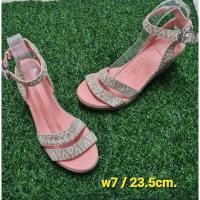 ราคา crocs แท้ ส้นเตารีดw7 (19890777685)