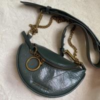 ราคา Charles&Keith กระเป๋าคาดอก ของแท้!!! (ซื้อมา 1790) (17380488510)