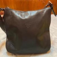 ราคา กระเป๋า prada มือสอง ของแท้ค่ะ unisex ใช้ได้ทั้งหญิงและชายค่ะ (6637821679)