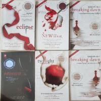 ราคา หนังสือแวมไพร์ ทไวไลท์ มือ 2 หน้าปกสีขาว ครบเซตคะ 6 เล่มนะคะ มีตติยคราสเล่มเสริมลดจาก 1200 เหลือ 1000 คะ (6731552953)