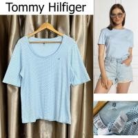 ราคา (G213) Tommy Hilfiger ไซส์ XL เสื้อยืดสีฟ้า Polkadot สภาพสวย อก 38-44 ความยาว 26 ❤️189.- (42912892279)