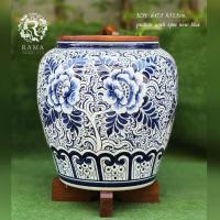 ราคา รามาเซรามิค JCH โอ่งเซรามิคขนาดกลางเขียนลายดอกพุดตานจุดสีน้ำเงิน พร้อมขาตั้งไม้และฝาไม้สัก (10103881881)