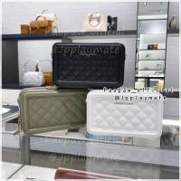 ราคา กระเป๋าสตางค์ Charles & Keith รุ่น Quilted Boxy Long Wallet : CK6-10840105 แท้จากชอป พร้อมถุงกระดาษ (19865426593)