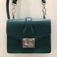 ราคา คุณสมบัติของกระเป๋าถือ Pedro auth ของแท้ 85% ใหม่ ขอบใส่เล็กน้อยตามรูป (26488766337)