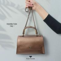 ราคา Pari Passu รุ่น rambutan PPH12107 กระเป๋าสะพายข้างหนังแท้ (6233781500)