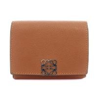 ราคา Loewe Anagram Trifold Wallet Pebble Grain อินคาส่งตรงจากญี่ปุ่น มือสอง (28155247679)