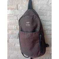 ราคา Anello มือสองแท้ คาดอก สูง16นิ้ว แป๊กหน้ามีคาบสนิม มีสีซีดสีน้ำตามเลื่อมดำตามคลิป (24494565271)