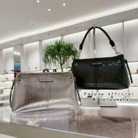 ราคา กระเป๋าสะพายข้าง Charles & keith รุ่น Noane Metallic Top Handle Bag : CK2-50671788 แท้จากชอป (42962574444)