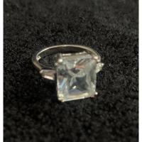 ราคา เครื่องประดับเพชรแหวนหมั้นเพชรสังเคราะห์ Emerald Cut น้ำหนักเพชร 10 กะรัต บนตัวเรือนเงินเคลือบทองคำขาว 18k Ring size 6 (42200099667)