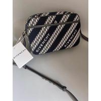 ราคา สินค้าพร้อมส่ง NewGivenchy Bond Camera Bag Size 8.6 x 5.7 x 2.3 นิ้ว อปก. ถุงกระดาษ ถุงผ้า การ์ด (17872901275)