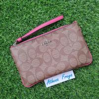 ราคา เหมือนใหม่ ลายซี คล้องมือ L 1ซิป Coach มือสองของแท้Coach F58695 Large Zip Signature Wristlet สีน้ำตาลลายซี ขอบชมพู (17828178686)
