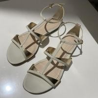 ราคา Cnk charles n keith รองเท้าแตะส้นแบนกรงสีขาวทอง ไซส์ 36 (11616172593)
