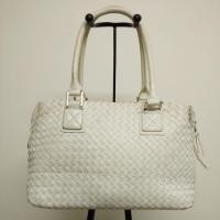 ราคา กระเป๋าถือ Daina หนังสานสีขาว (1355321822)