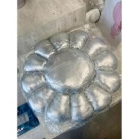 ราคา พร้อมส่ง Murakami หมอนรุ่นดอกไม้สีเงิน ไซส 60 cm ใบใหญค่ะ ( ใช้โค้ดลดได้อีก) (40758572736)