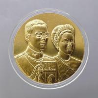 ราคา เหรียญพระราชทาน ในหลวง ร9 และ พระราชินี เงินกะไหล่ทอง ขนาด 3 เซน ทรงกลม พร้อมกล่องเดิม (แจกเฉพาะข้าราชการ ใกล้ชิดพระองค์ (8880812807)