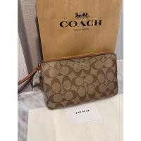 ราคา (พร้อมส่ง) Very like New กระเป๋าคล้องมือ Coach 2 Zip ของแท้ !!! (18475855032)