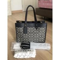 ราคา กระเป๋า Coach C3282 Field Tote 30 In Signature Jacquard มือสอง ของแท้% สภาพสวยใหม่ ไม่มีตำหนิ (18315586583)