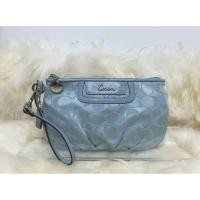 ราคา Impcoachza พร้อมส่ง กระเป๋าคล้องมือ Coach รุ่น LEGACY SIGNATURE WRISTLET F45264 สีฟ้า (812081179)