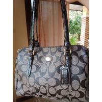 ราคา กระเป๋าถือหนังแท้ 100% แบรนด์แท้ coach ไซส์ 9 นิ้ว สูง 7 นิ้ว สภาพสวยมาก ป้ายแบรนด์มาครบ มีสายยาวเป็นสายเทียบนะคะ (14973374546)