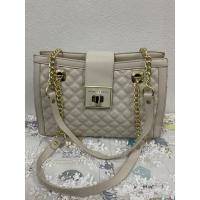 ราคา กระเป๋าสไตล์ Charles & keith สีขาว มือสอง สภาพดี (23815372511)