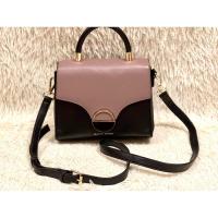 ราคา กระเป๋าหนัง มือสอง แบรนด์ BANA BANA สภาพยังใหม่ มีช่องใส่ของ 3 ช่อง ภายในสะอาด (29225533215)