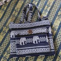 ราคา กระเป๋าสายสะพายข้างผ้าทอลายช้าง (40500251702)