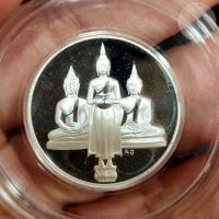 ราคา เหรียญสามพี่น้อง หลวงพ่อโสธร หลวงพ่อบ้านแหลม หลวงพ่อไร่ขิง *เนื้อเงินขัดเงา* หลังตรากาญจนาฯ โค๊ด Ag ปี 2539 *กล่องแทน* (29672177873)