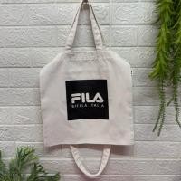 ราคา กระเป๋าสะพาย กระเป๋าผ้า FILA สินค้ามือ 2 คุณภาพดี กว้าง 14 สูง 14 นิ้ว ราคา 250 บาท (29328926074)