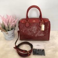 ราคา ❤️✨พร้อมส่งค่ะ รุ่นหายาก Coach หมอนหนังแก้วลายซีนูนสีแดง (4033645463)