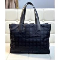 ราคา Chanel Vintage Black Nylon Travel Line Tote Bag (รับประกันสินค้าแท้ 100%) (22735069125)
