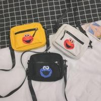 ราคา [พร้อมส่ง] กระเป๋าลายการ์ตูนเอลโม่ กระเป๋าสะพายข้างElmoยิ้มน่ารักมาก(B930) (2530871347)