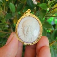 ราคา เหรียญเนื้อผงสมเด็จพระสังฆราช วัดบวรนิเวศฯ เลี่ยมกรอบทองอย่างดี เนื้อมวลสารผงพุทธคุณ มีมวลสารสุดยอดเยอะ (6385640362)