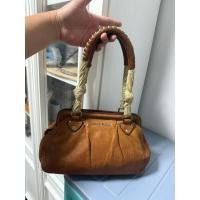 ราคา Used Miu Miu vintage กระเป๋าคลัชต์วินเทจมือสองของแท้ 100% หนังแท้ หูจับไม่คล้ำมาก หนังกระเป๋ายังสวย หนังไม่แตกภายในสะอาด (41669256010)