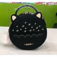 ราคา กระเป๋า axixi สะพายข้างสีดำ ทรงกลม แต่งดอกไม้มีช่องด้านหน้า สายสะพายยาวปรับระดับได้ข้างในเป็นช่องโล่งๆมีกันของตก (2222129533)