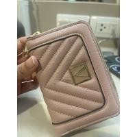 ราคา กระเป๋าสตางค์ แบรนด์ Victoria Secret มือสอง (43601014879)