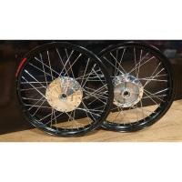 ราคา ชุดล้อดำขอบยก 1.60x1.60ขอบ 17 มาพร้อมดุมกระจกเงา ใส่ W100-110 ดรัมหน้า,Dream ทุกรุ่น (3462720397)